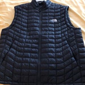 The North Face thermoball black vest sz XL